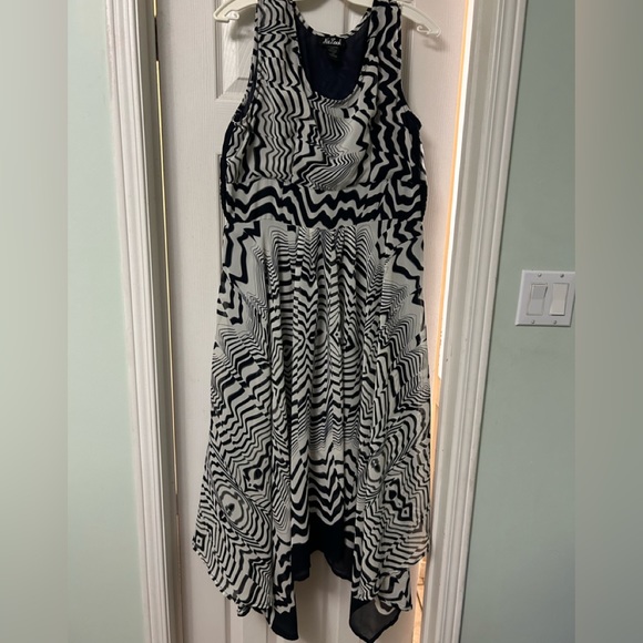 Dress - Picture 1 of 3